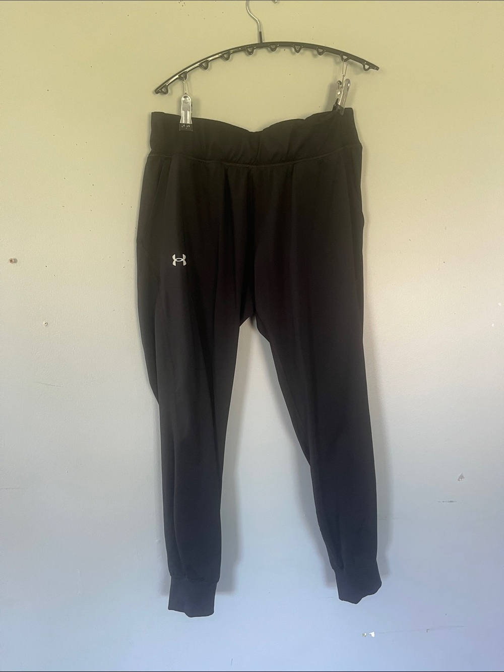 Woman’s Under Armour Black Performance Jogger Pants Medium